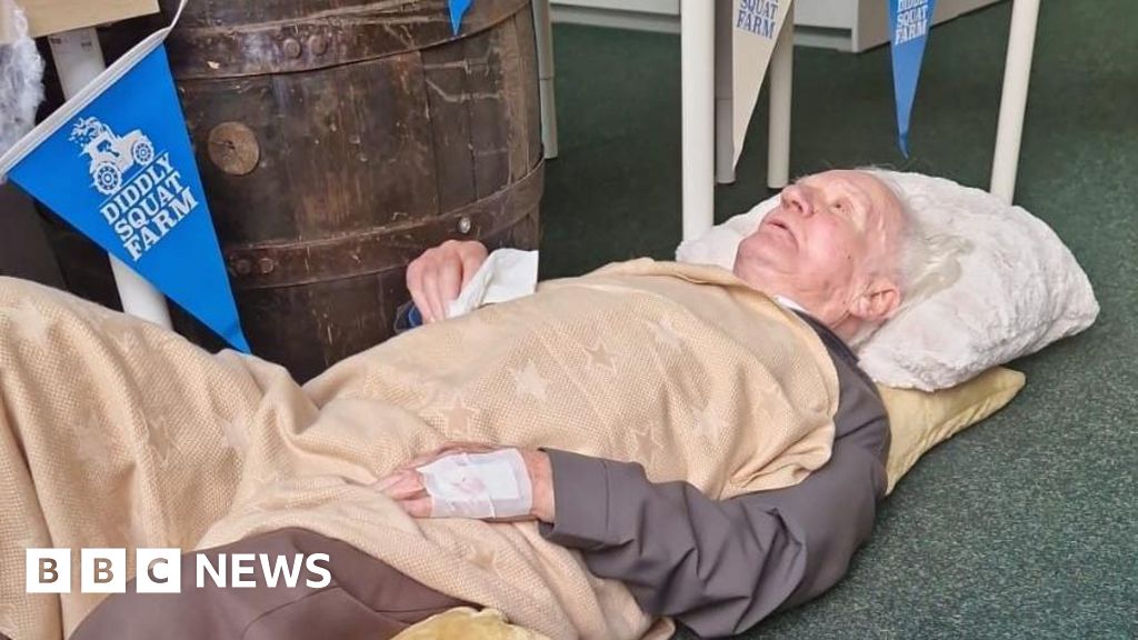 Featured image for 87-Year-Old Man Waits Seven Hours for Ambulance on Garden Centre Floor