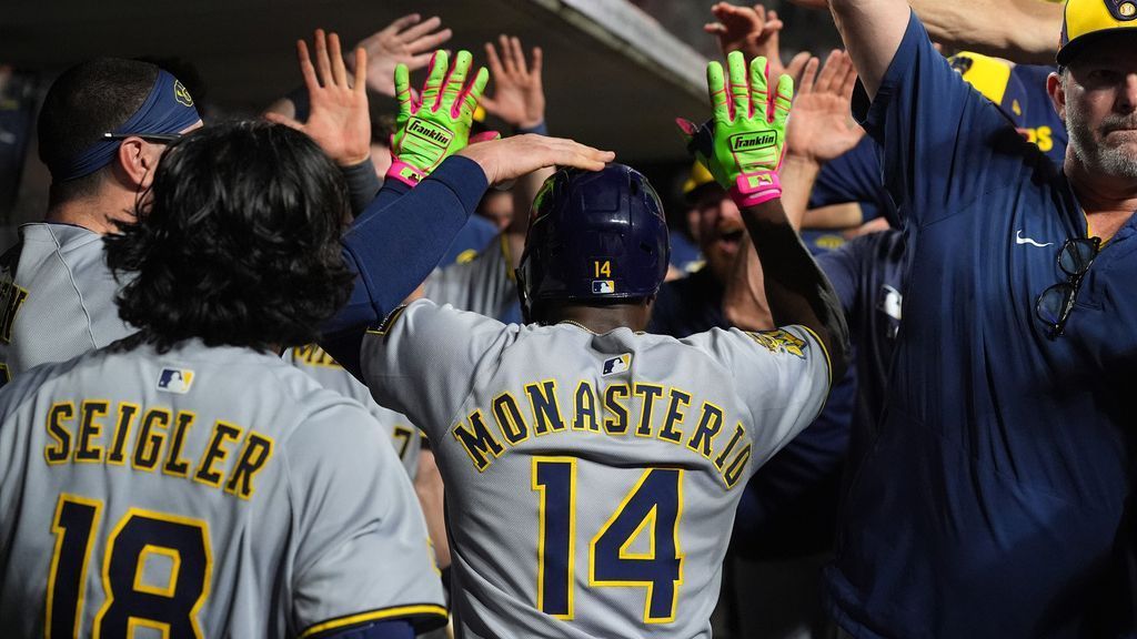 Featured image for Brewers set franchise record with 14th straight win behind Monasterio's heroics