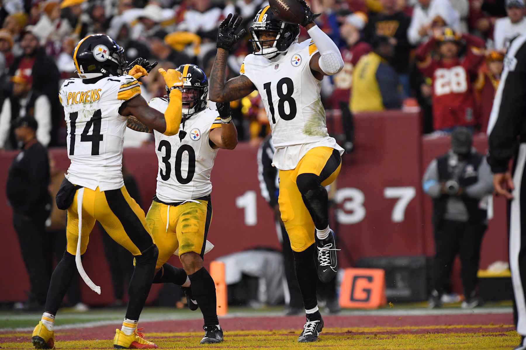 Featured image for Steelers' Mike Williams Subtly Shades Aaron Rodgers on Instagram