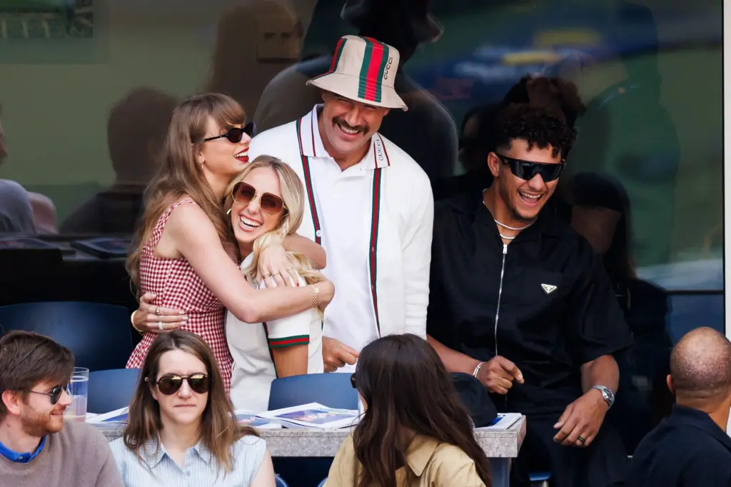 Featured image for Taylor Swift Reclaims Rights to Her First Six Albums