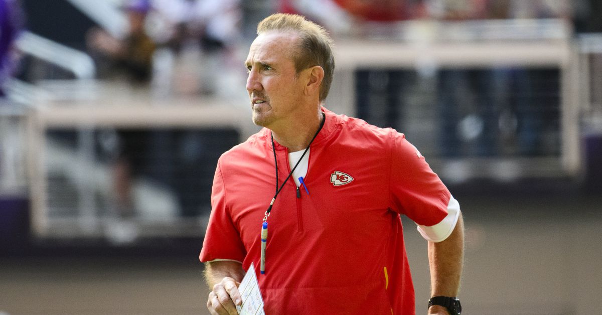 Featured image for "Chiefs Extend Defensive Coordinator Steve Spagnuolo's Contract Amid Parade Shooting"