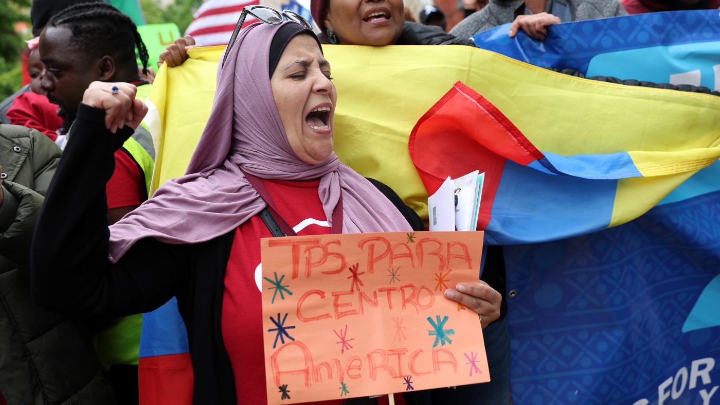 Featured image for Judge Extends Immigration Protections for Hondurans, Nicaraguans, and Nepalese