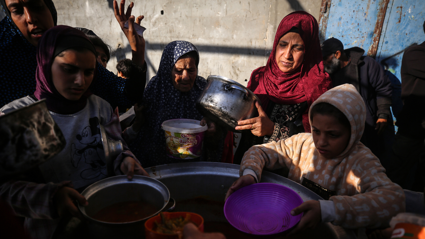 "Israel's Plan to Flood Gaza with Humanitarian Aid Faces Looting and Hurdles"
