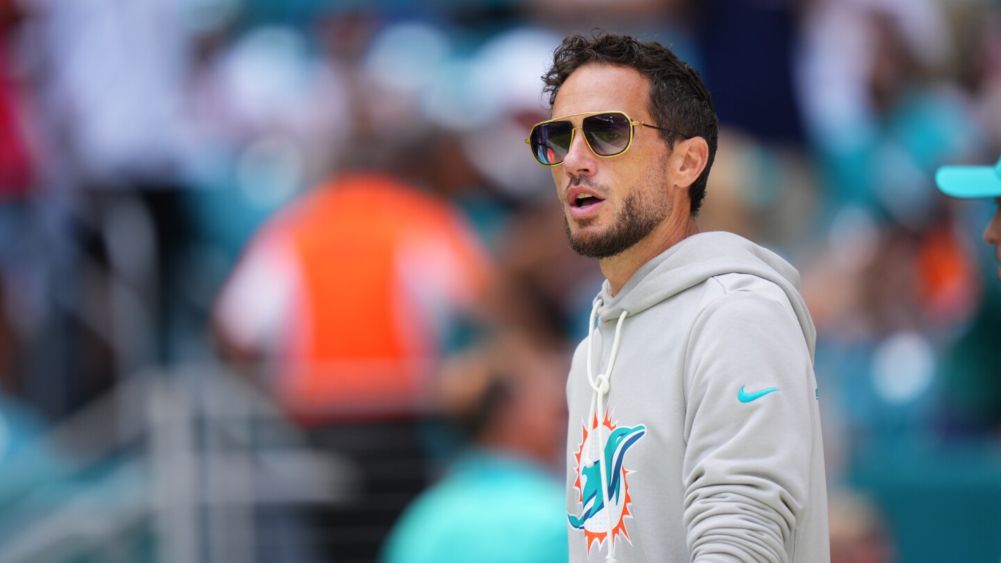 Featured image for Mike McDaniel Views Short Week as a Blessing After Dolphins Loss