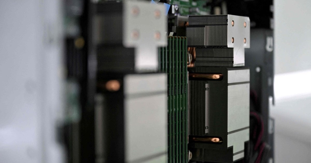 Featured image for U.S.-China Tech Tensions: Challenges and Strategies in the AI Chip Race