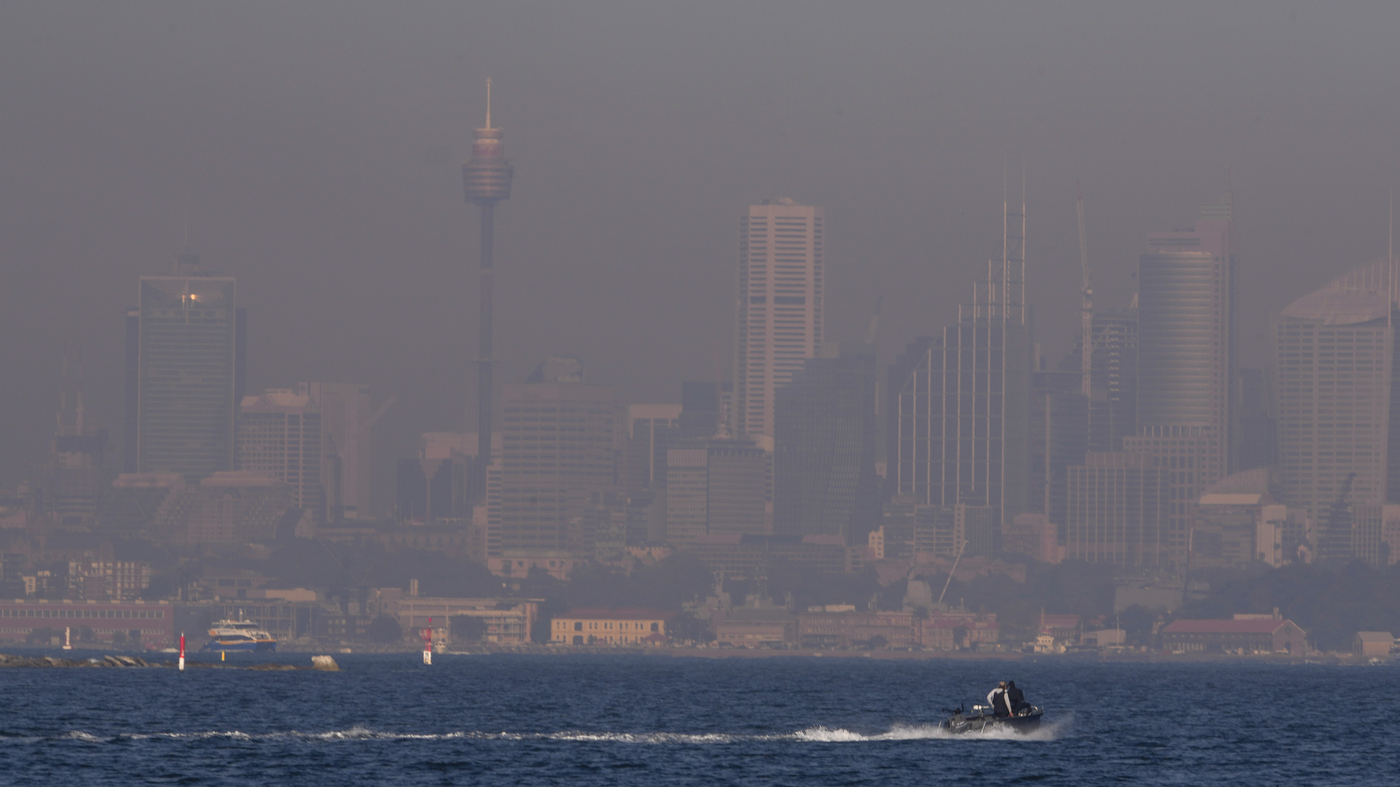 "Sydney Implements Fire Ban and School Closures Amidst Australian Wildfire Threat"