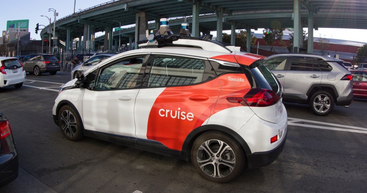 Featured image for "Autonomous Vehicle Industry Faces Crossroads After Challenging 2023"