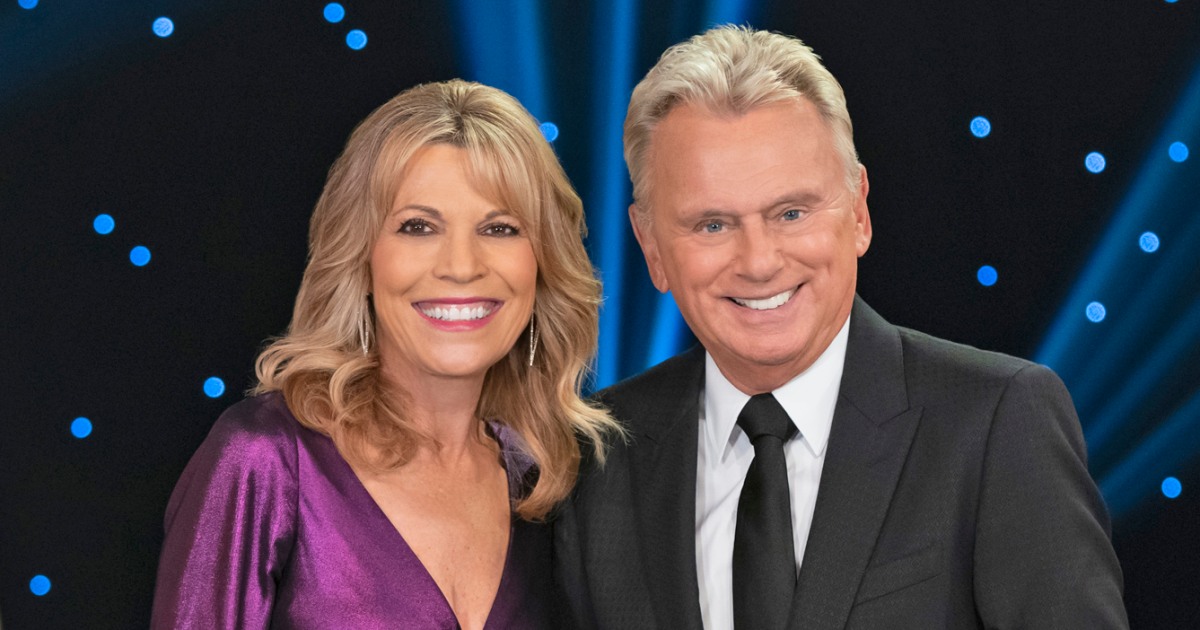 Featured image for Vanna White signs new contract, remains on 'Wheel of Fortune' after Pat Sajak's departure