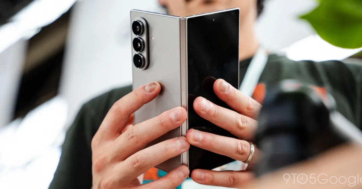 Featured image for Samsung Galaxy Phones Must Fully Redesign to Embrace Qi2