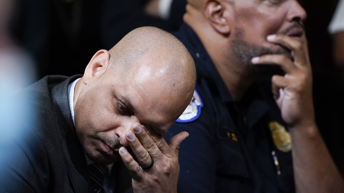Featured image for Pa. Republicans Walk Out, Boo Jan. 6 Capitol Officers