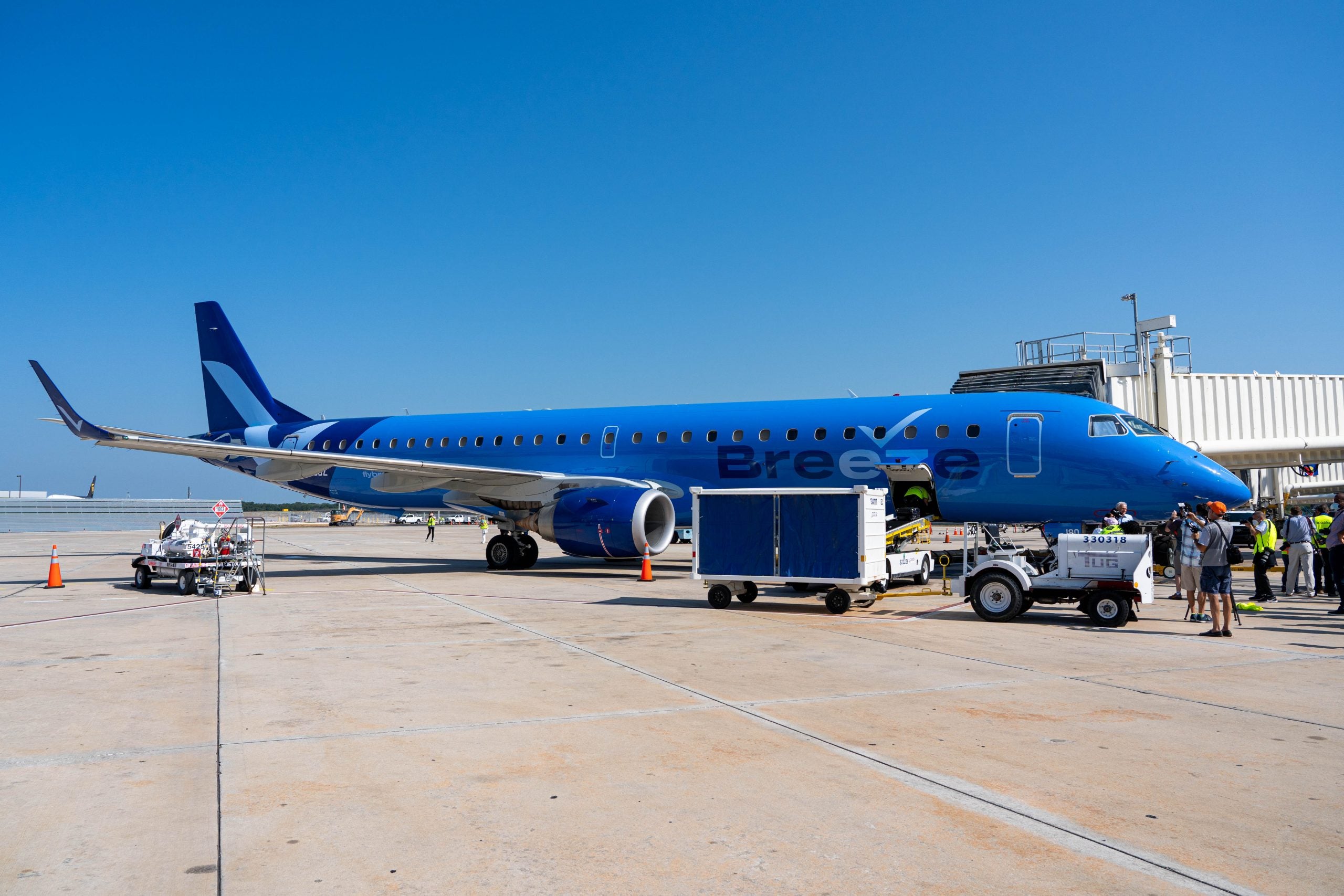 Featured image for Breeze Airways introduces unique Charleston to Charleston route.
