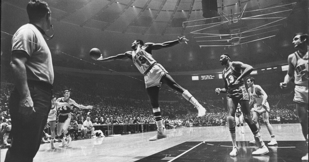 Knicks Hall of Famer Willis Reed dies at 80.