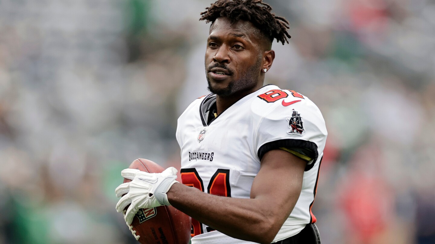 Featured image for Ex-NFL Star Antonio Brown Extradited to Miami for Shooting Charges