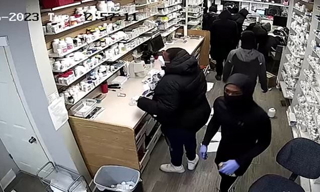 Philly Looters Wield Crowbars and Axes, Cops Plead for Help
