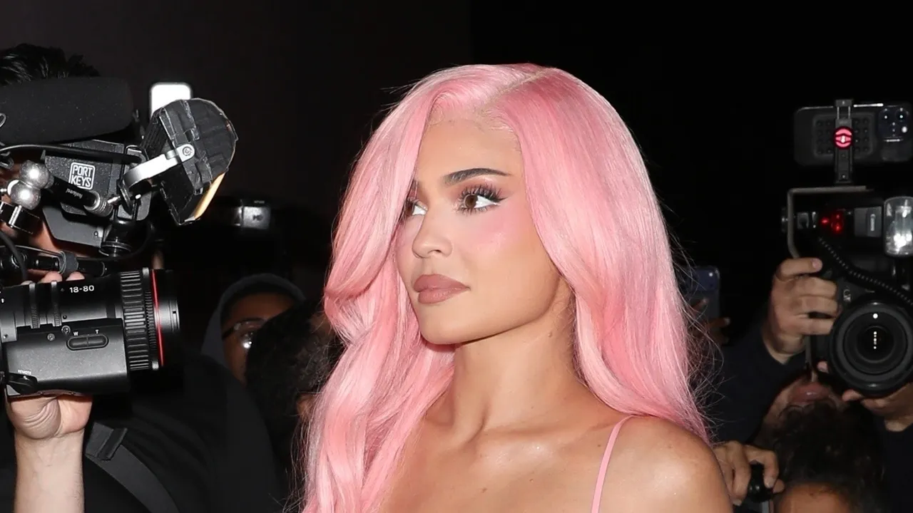 Featured image for Kylie Jenner Embraces King Kylie Era with Bubblegum Pink Hair and Latex Dress