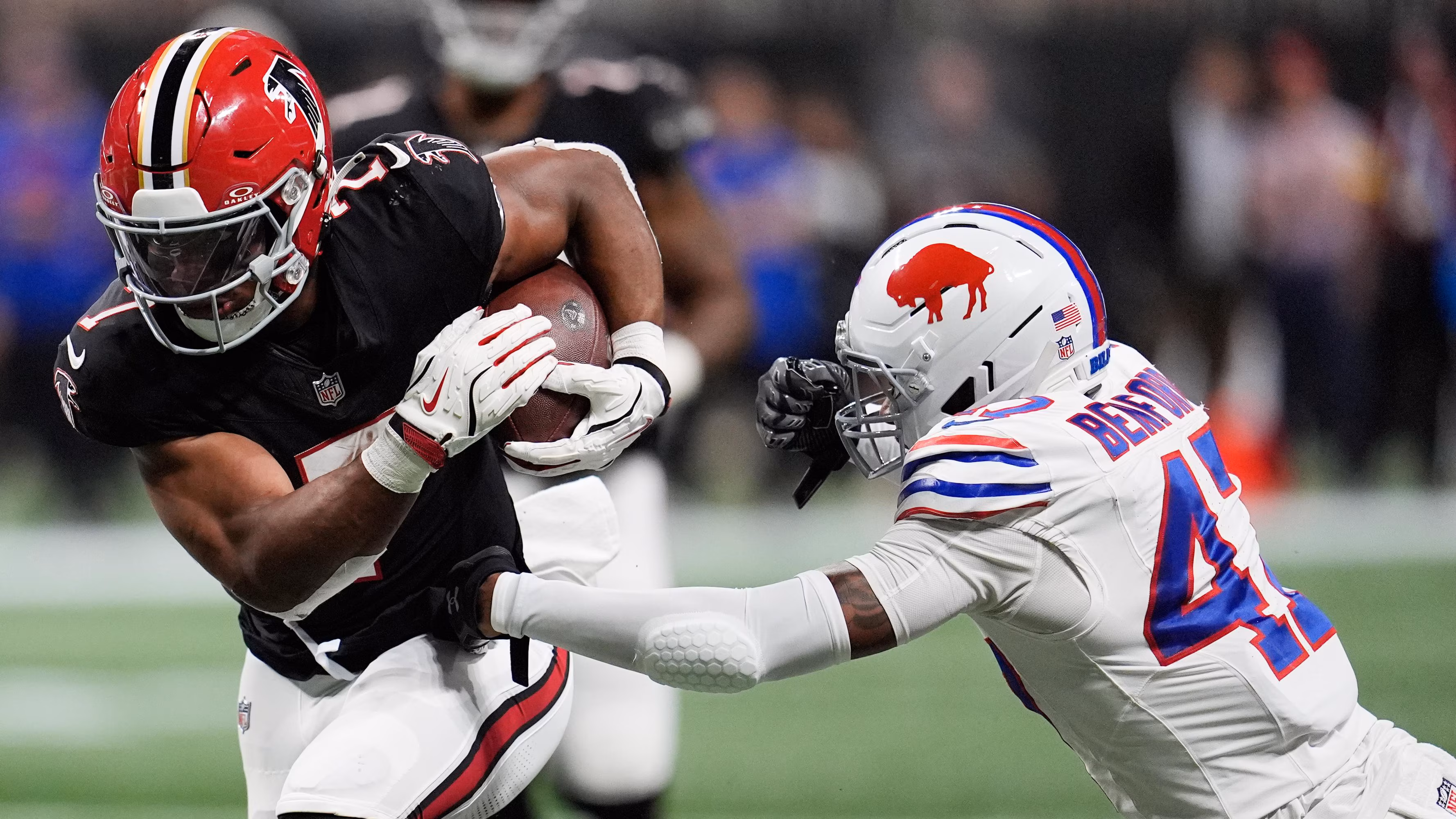 Featured image for LeBron and NFL Fans Celebrate Bijan Robinson's 81-Yard TD