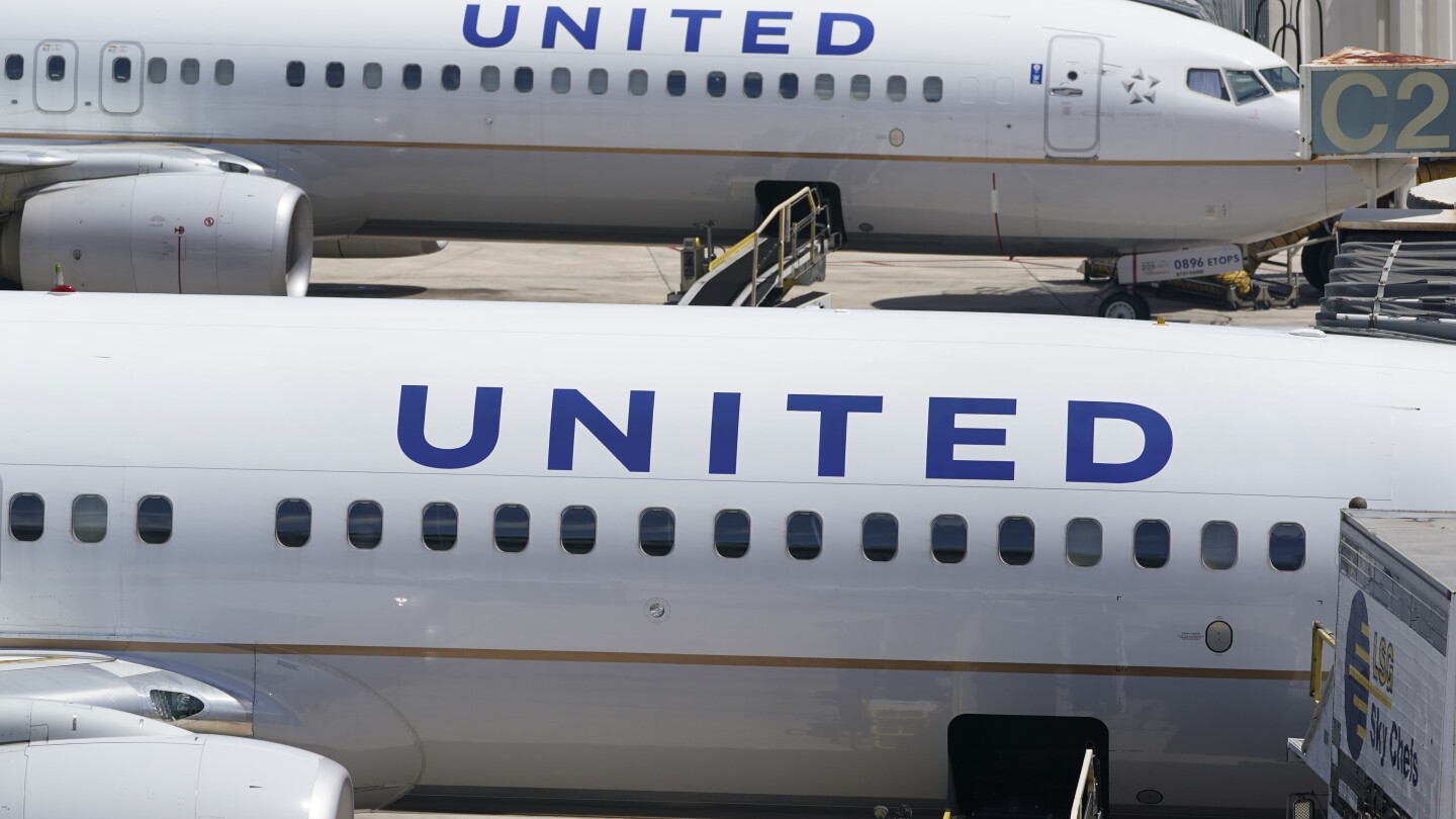 Featured image for United Airlines Requests Unpaid Leave for Pilots Amid Boeing 737 Woes