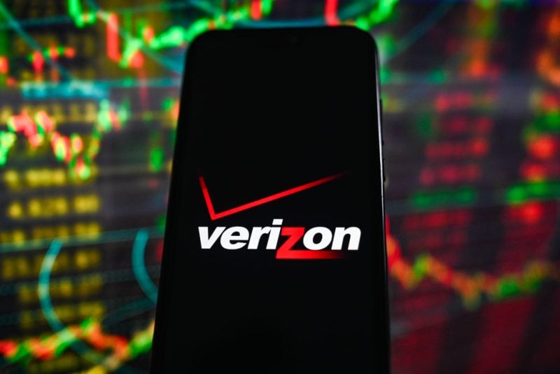 Featured image for "Massive Outage Hits Thousands of Verizon Users"