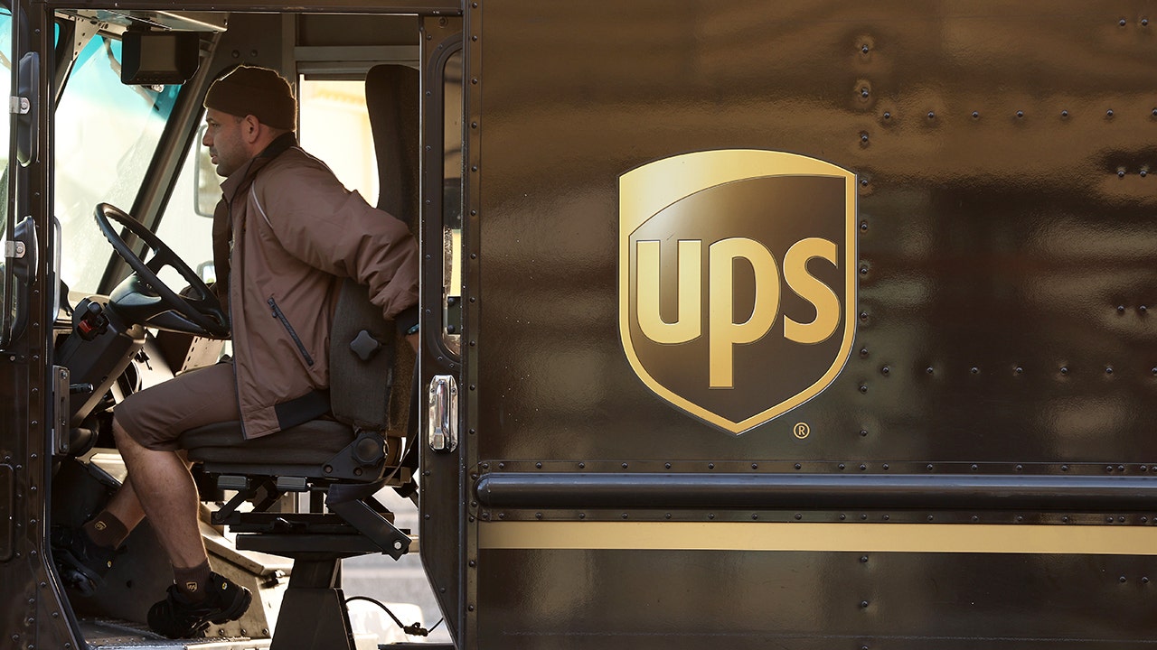 Holiday Shipping Deadlines 2023: Get Your Gifts Delivered on Time
