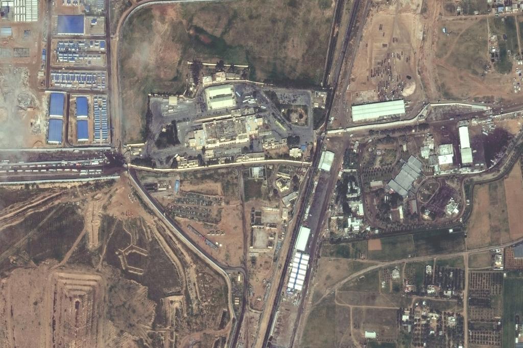 "Egypt Constructs Border Wall Amid Rising Tensions with Israel and Gaza"