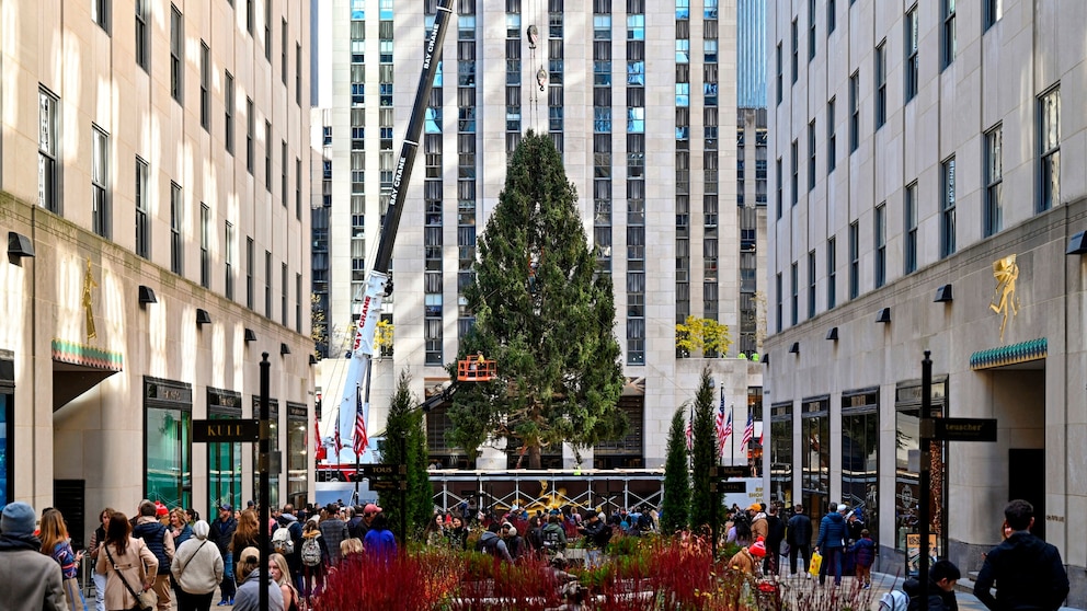 Featured image for Security Concerns Surround Rockefeller Center Tree Lighting Event in NYC