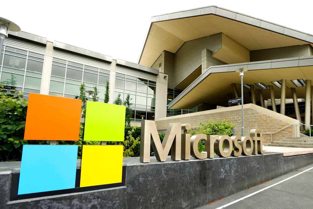 Microsoft Outlook experiences widespread outage, users unable to access email.