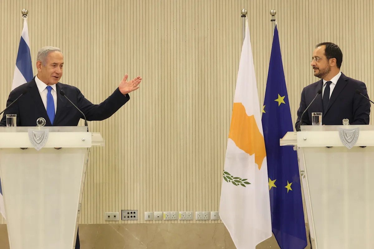 "Israel's Prime Minister Explores Energy Cooperation and Fiber Optic Cable Plans in Cyprus"