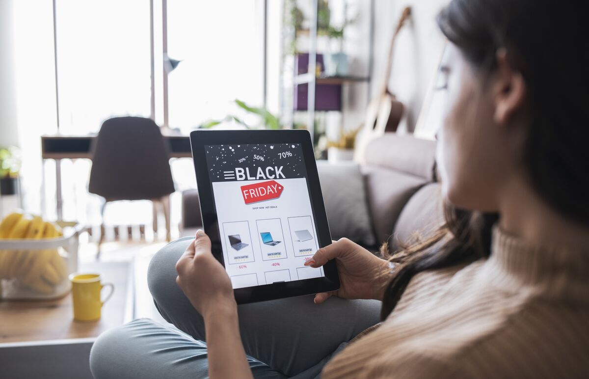 AI Transforms Holiday Shopping with Smart Deals and Gift Ideas