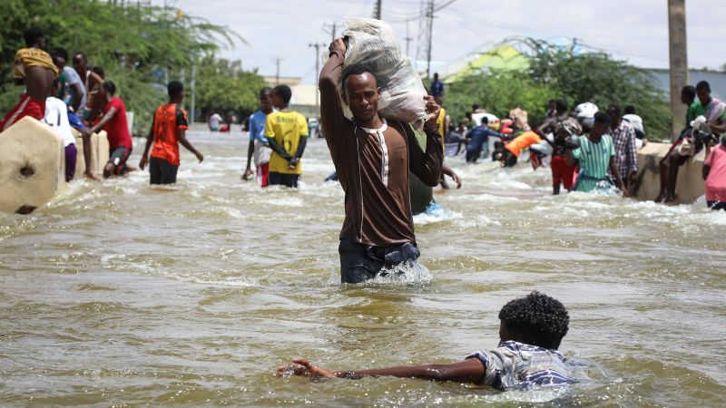 Quarter of a million Somalis displaced by devastating floods.