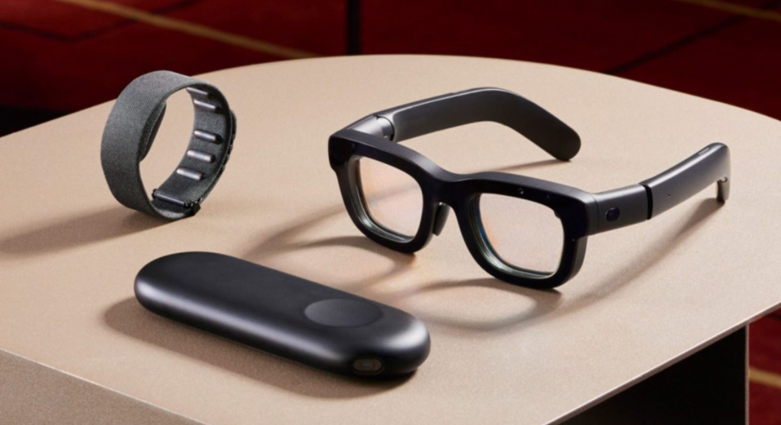 Featured image for Meta's Dual-Display Smart Glasses Face Challenges Amid Competition