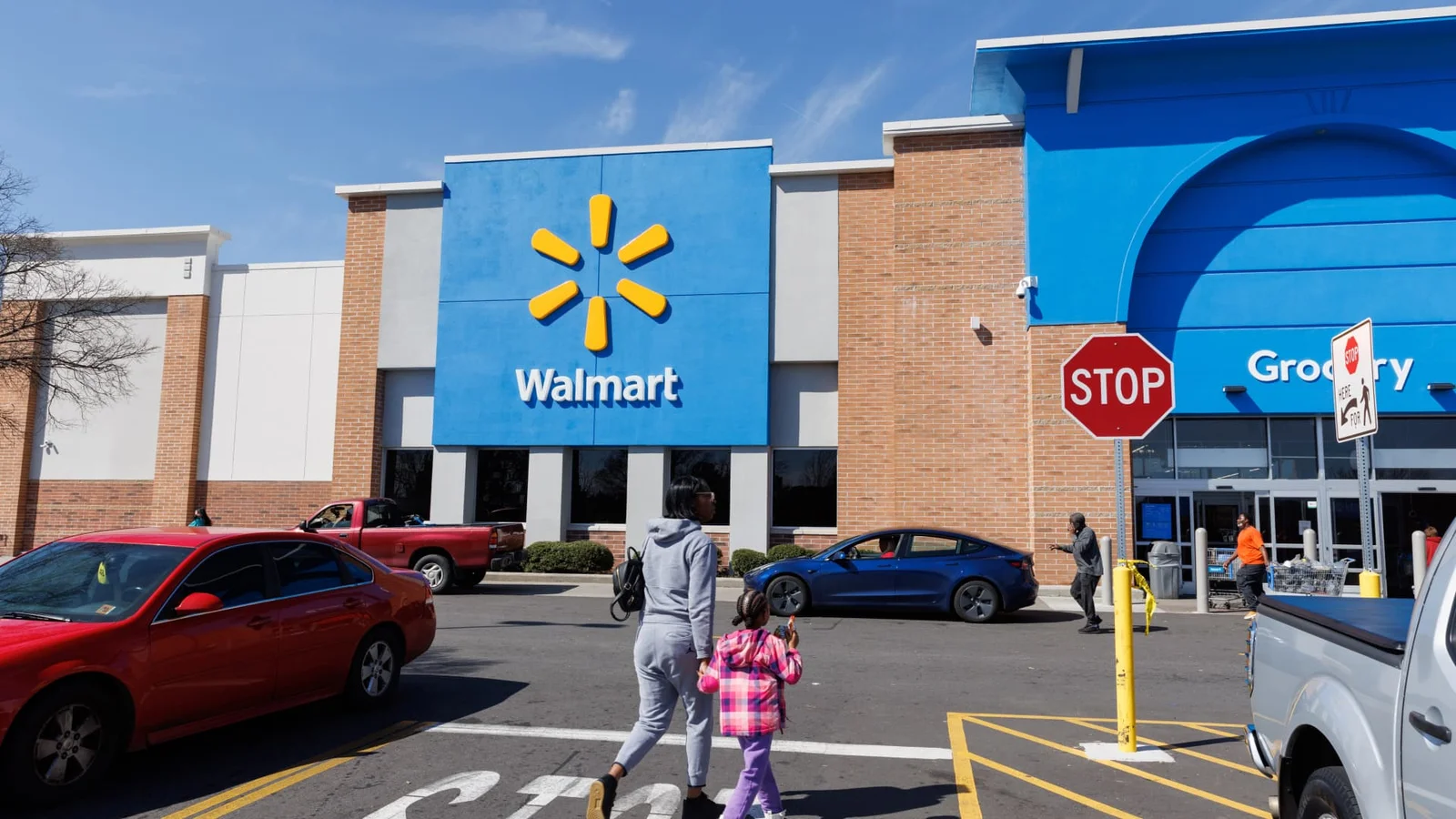 Walmart's Earnings Impact Stock Market Movement.