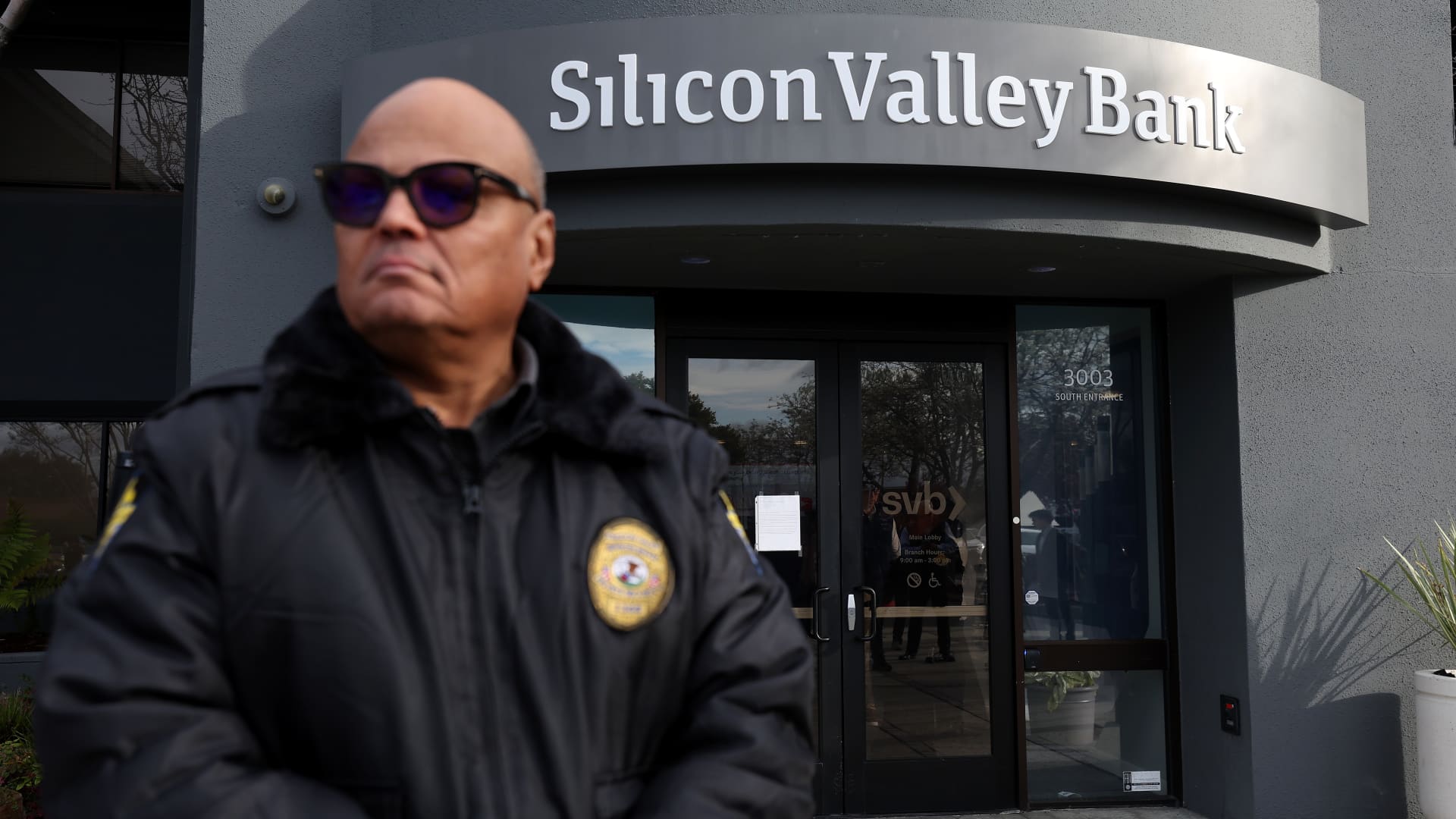Fed report blames mismanagement and weak oversight for Silicon Valley Bank collapse.