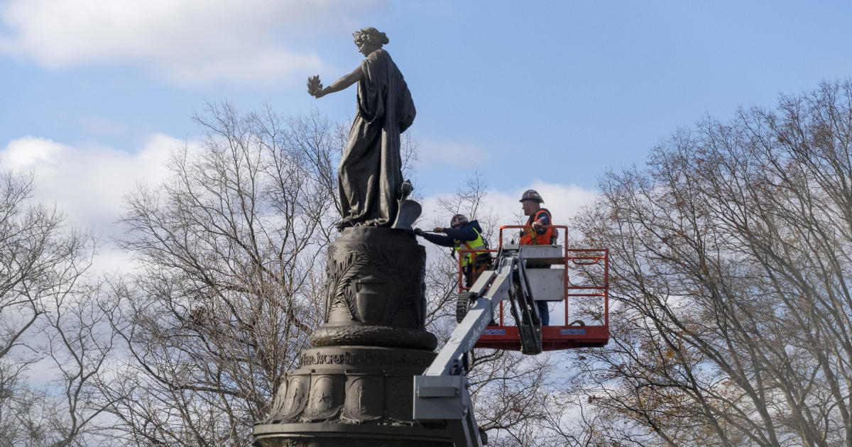 Featured image for "Judge Temporarily Blocks Removal of Confederate Memorial from Arlington Cemetery"