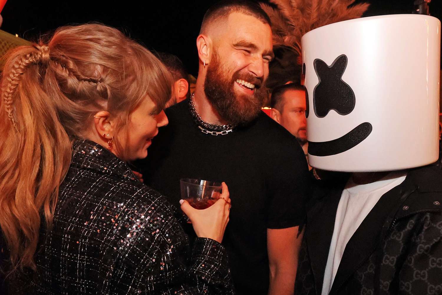 Featured image for "Taylor Swift Joins Travis Kelce for Late-Night Vegas Chicken Finger Feast"