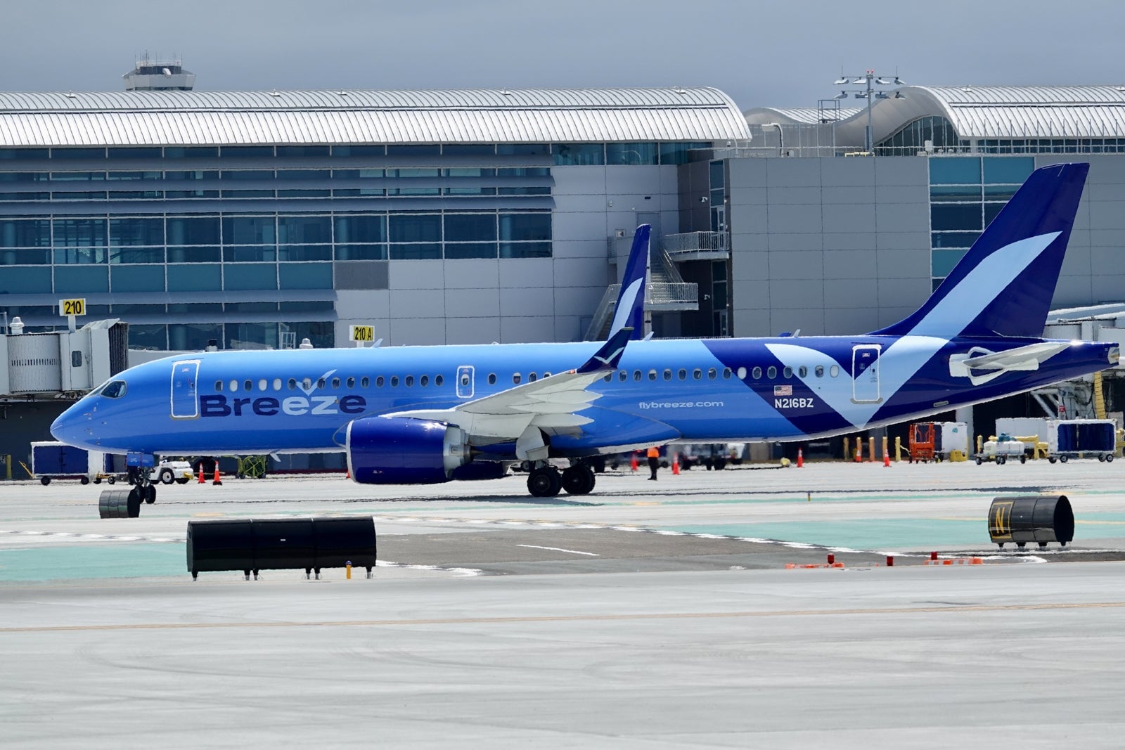 Featured image for Breeze Airways Unveils Major Expansion at Providence, Eyes International Routes