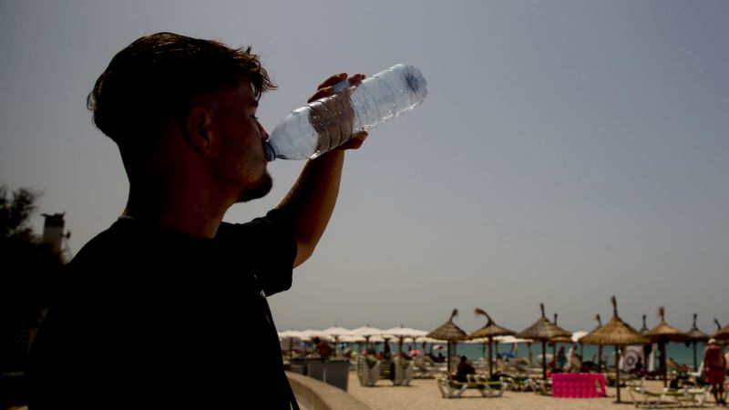 Study Reveals High Levels of Nanoplastics in Bottled Water