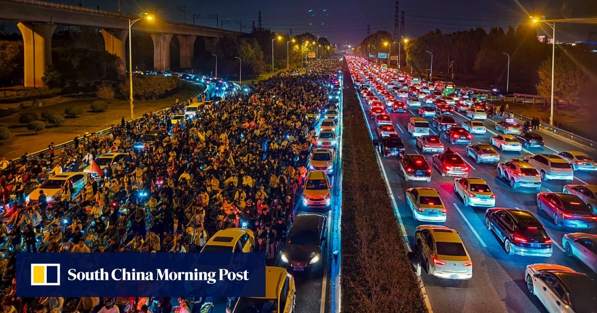 China's Night Cycling Craze Faces Crackdown Amid Gridlock Concerns