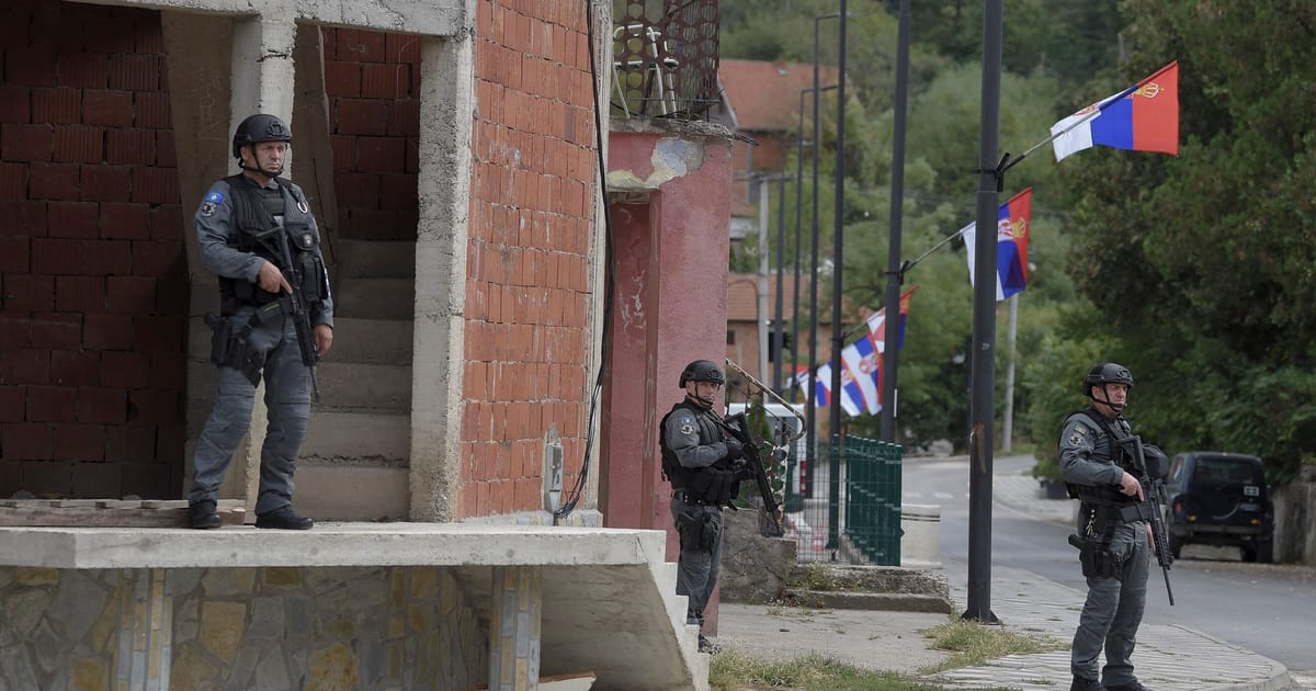 "NATO Reinforces Kosovo Forces, Urges Serbia to Withdraw from Border"