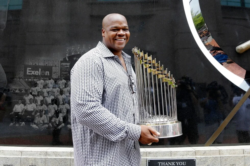 Hall of Famer Frank Thomas files suit against White Sox