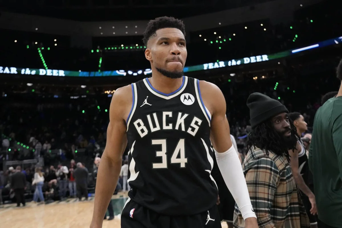 Bucks’ Giannis out 4-6 weeks with right calf injury amid rough skid