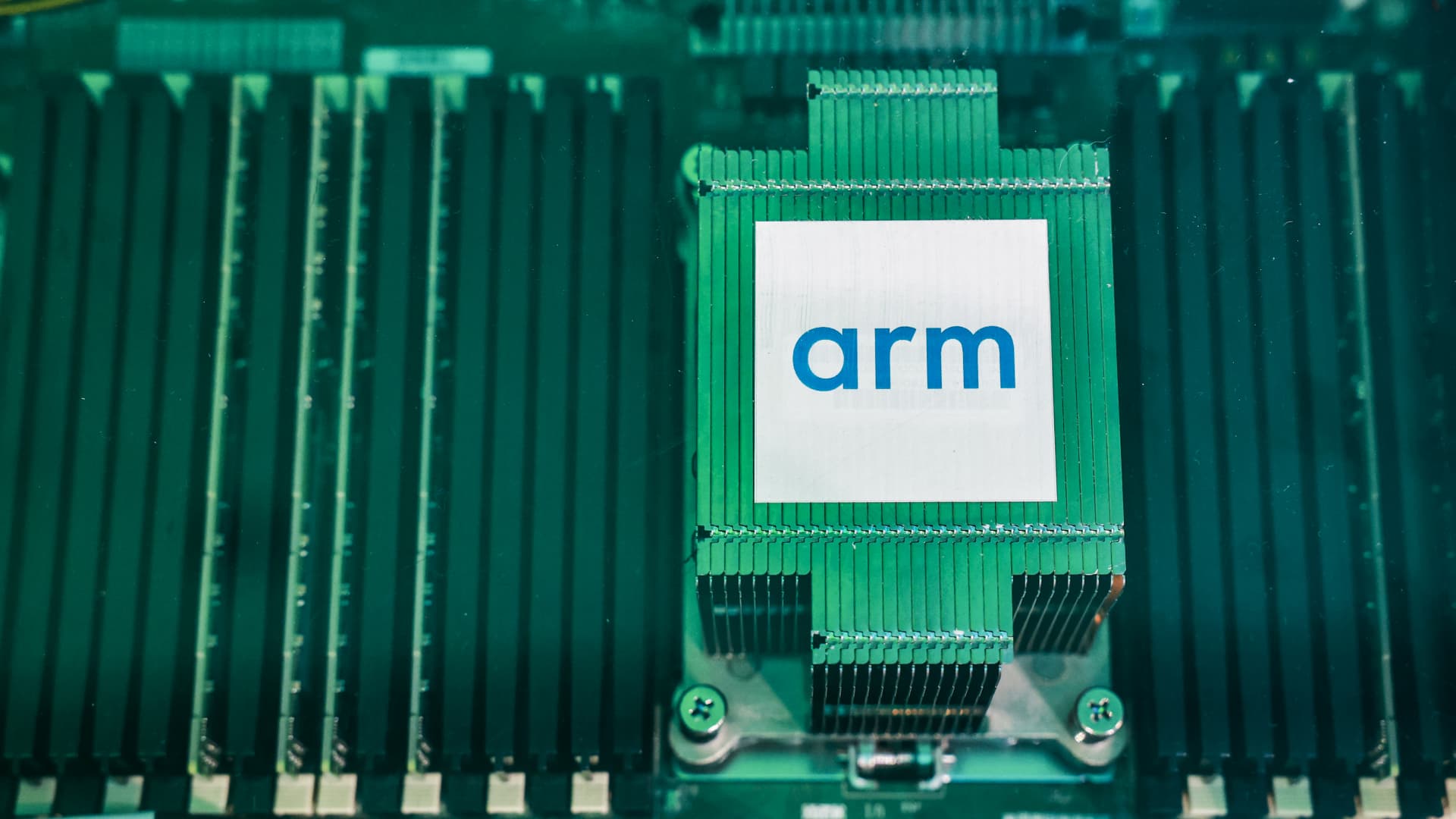 Featured image for Arm Shares Drop Despite Strong Q1 Revenue and Steady Earnings
