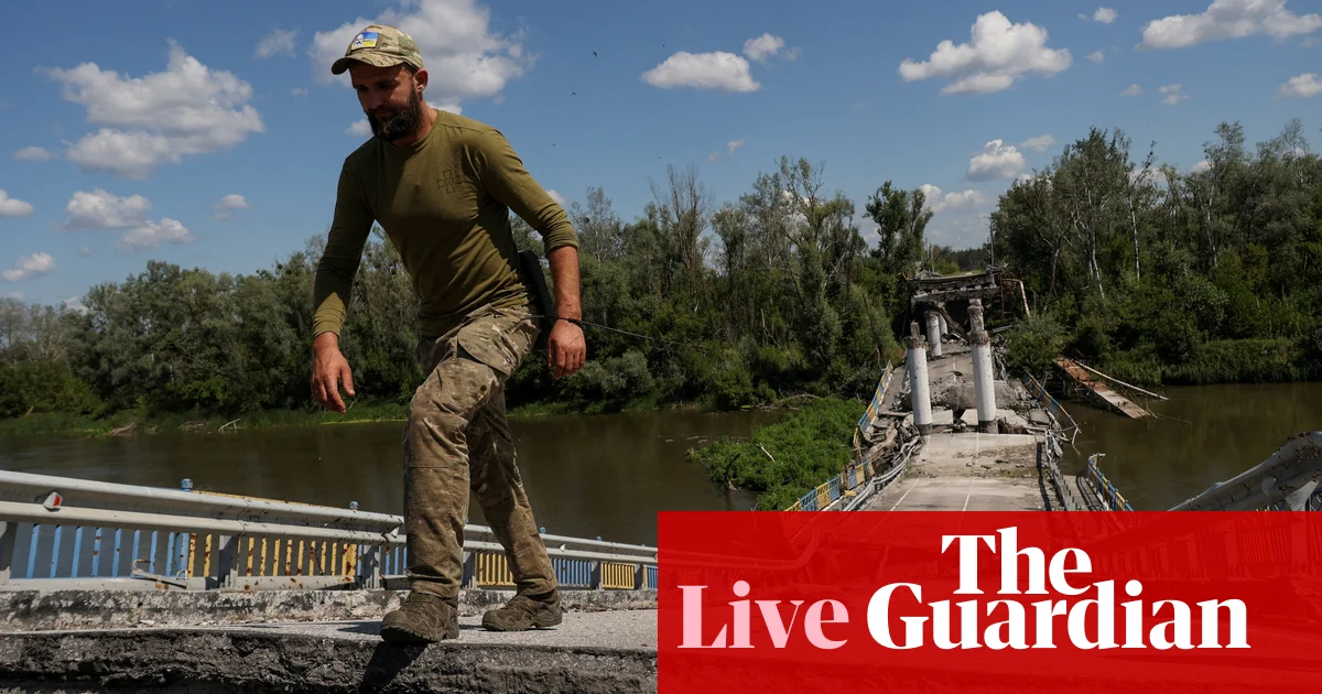 "Escalating Conflict: Russia Strikes Ukrainian Cities and Targets Grain Supply"