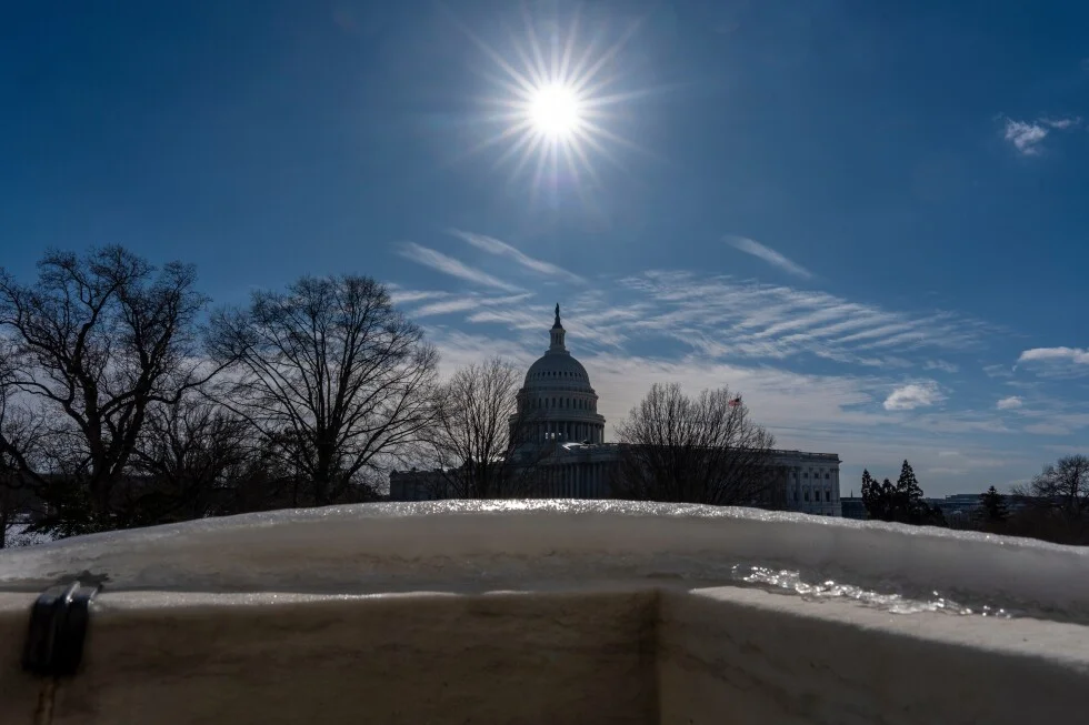 Senate scramble to seal funding pact before midnight shutdown