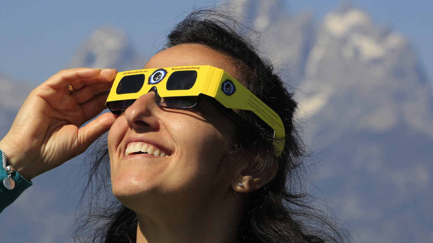 Featured image for "Enhance Your Solar Eclipse Viewing with Red and Green: Fashion Tips for 2024"