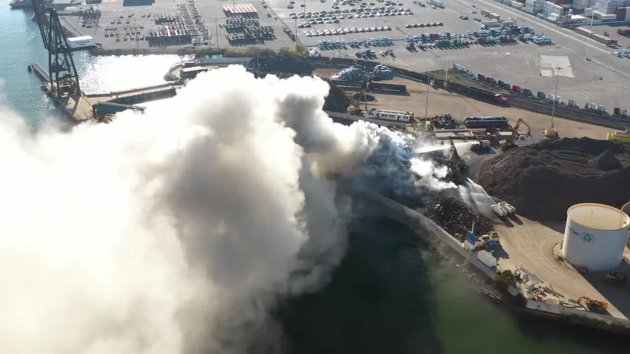 Featured image for "Concerns rise over air quality following Schnitzer Steel fire near Port of Oakland"