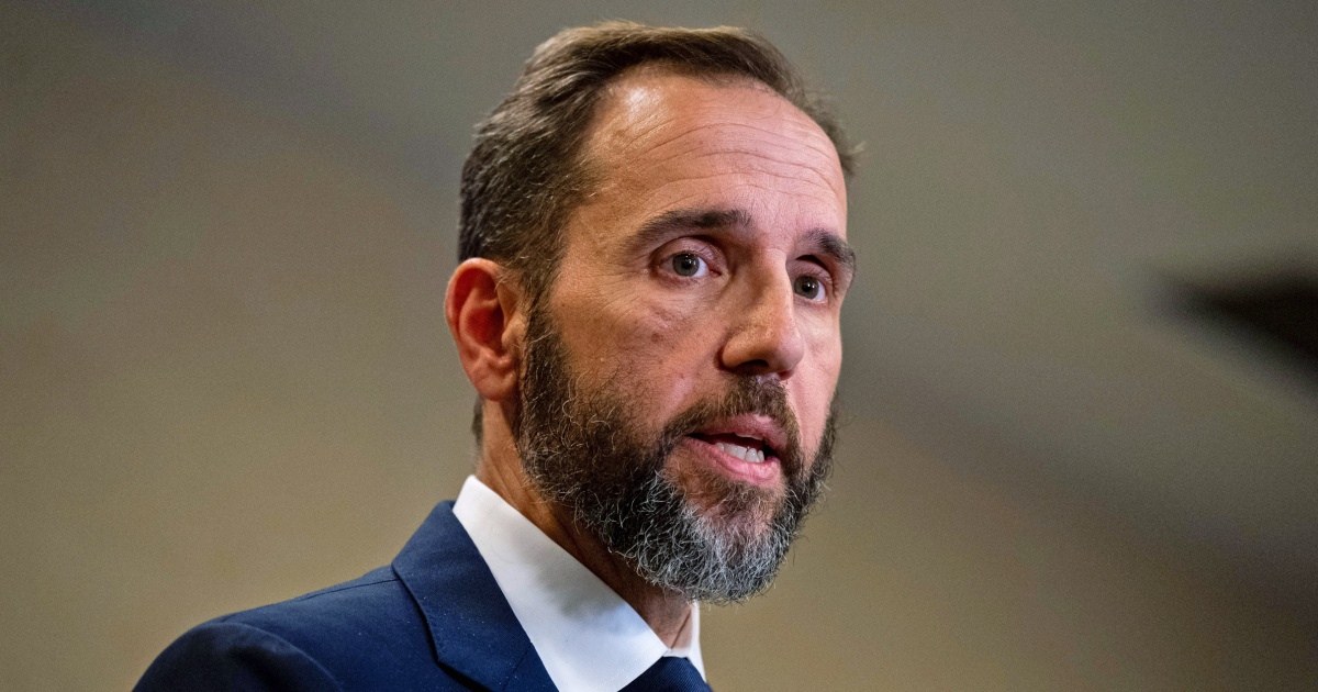 Featured image for "Trump Attorneys Clash with Special Counsel in Election Interference Case"