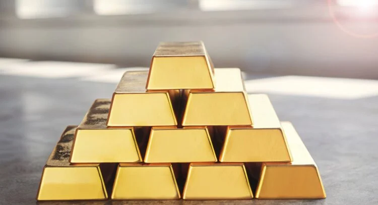 Featured image for Gold Surges Past $4,200 Amid Market Volatility and Rising Investor Demand