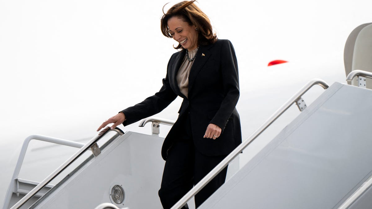 Featured image for "VP Kamala Harris Visits Minnesota Abortion Clinic for Health Care Discussion"