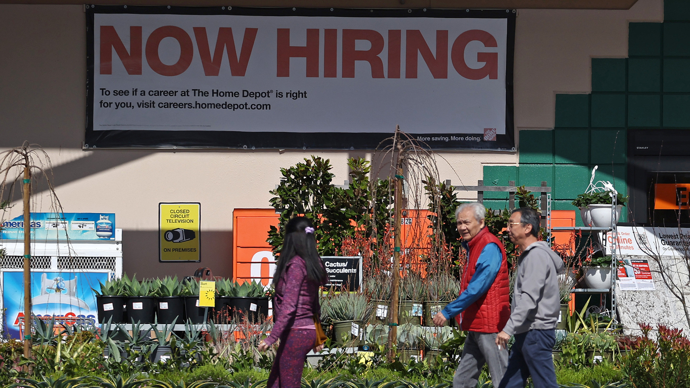 "March Sees Construction Hiring Boom in US Job Market"