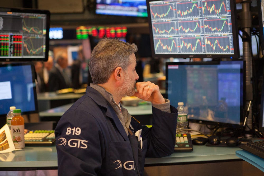 US Energy and Financial Sectors Lead Equities Rebound for Weekly Gains